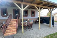 Sitzgelegenheit unter dem Dach